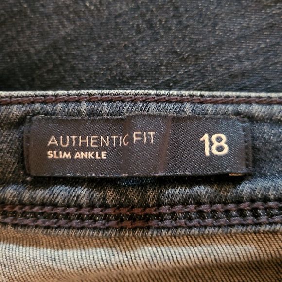 J Jill Jeans Authentic Fit Size 18 Med Wash Denim Slim Ankle Frayed Curved Hem - Picture 9 of 12